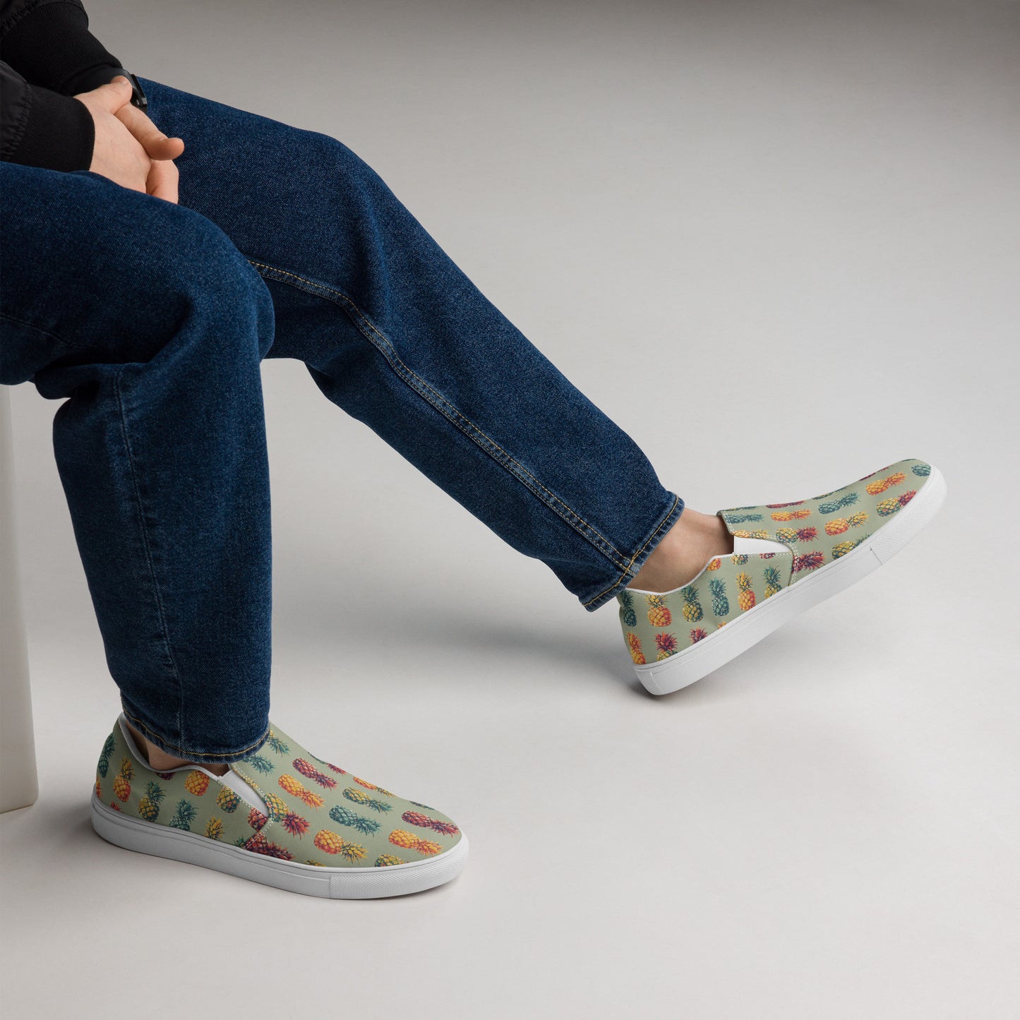 colored ananas Men’s slip-on canvas shoes